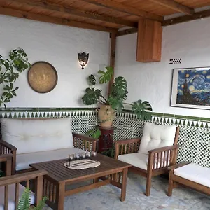 https://la-casa-de-los-pintores-junto-al-centro-de-granada.es-andalucia.com